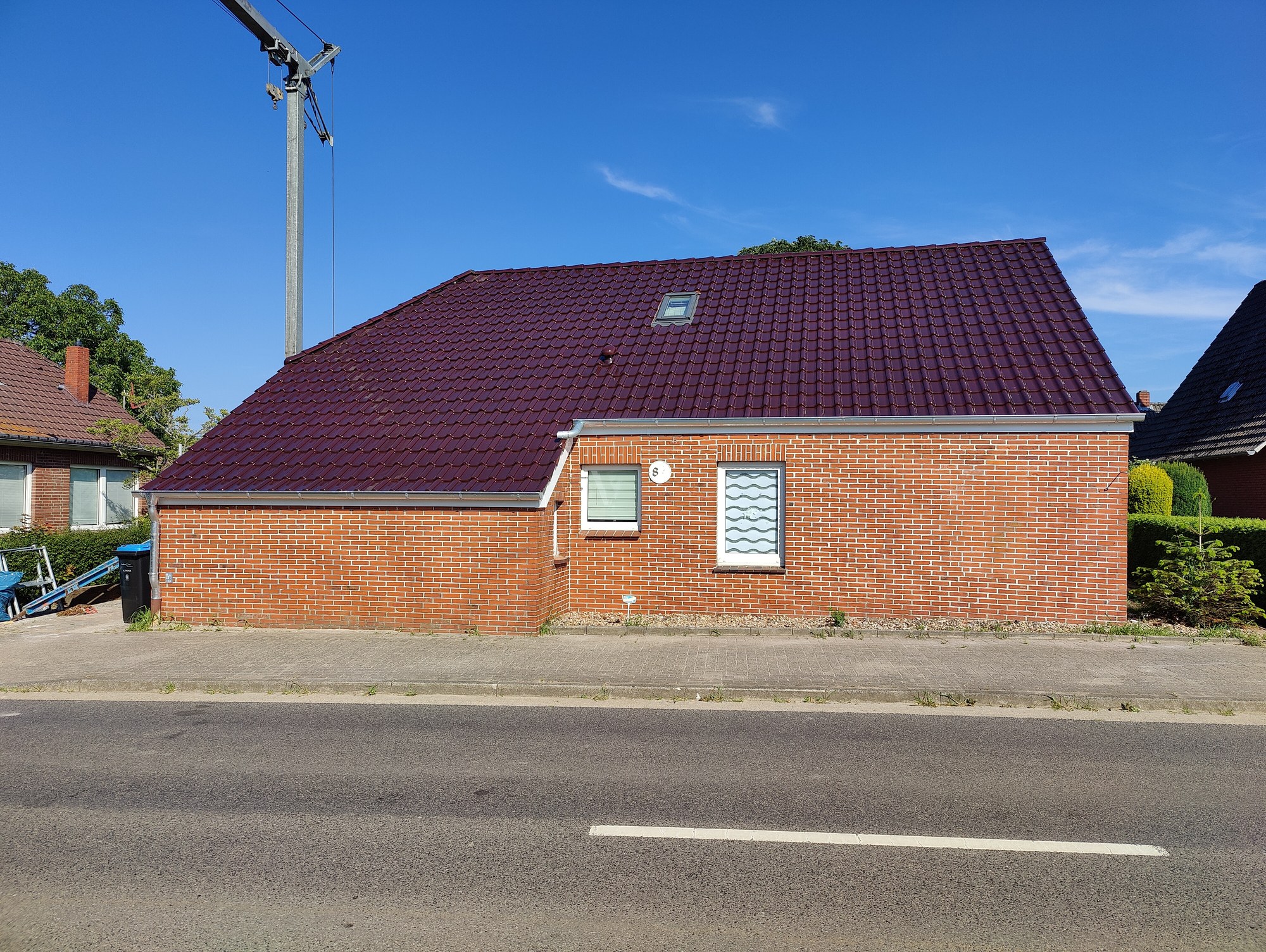 Das Haus nach der Dachsanierung im Sommer 2022