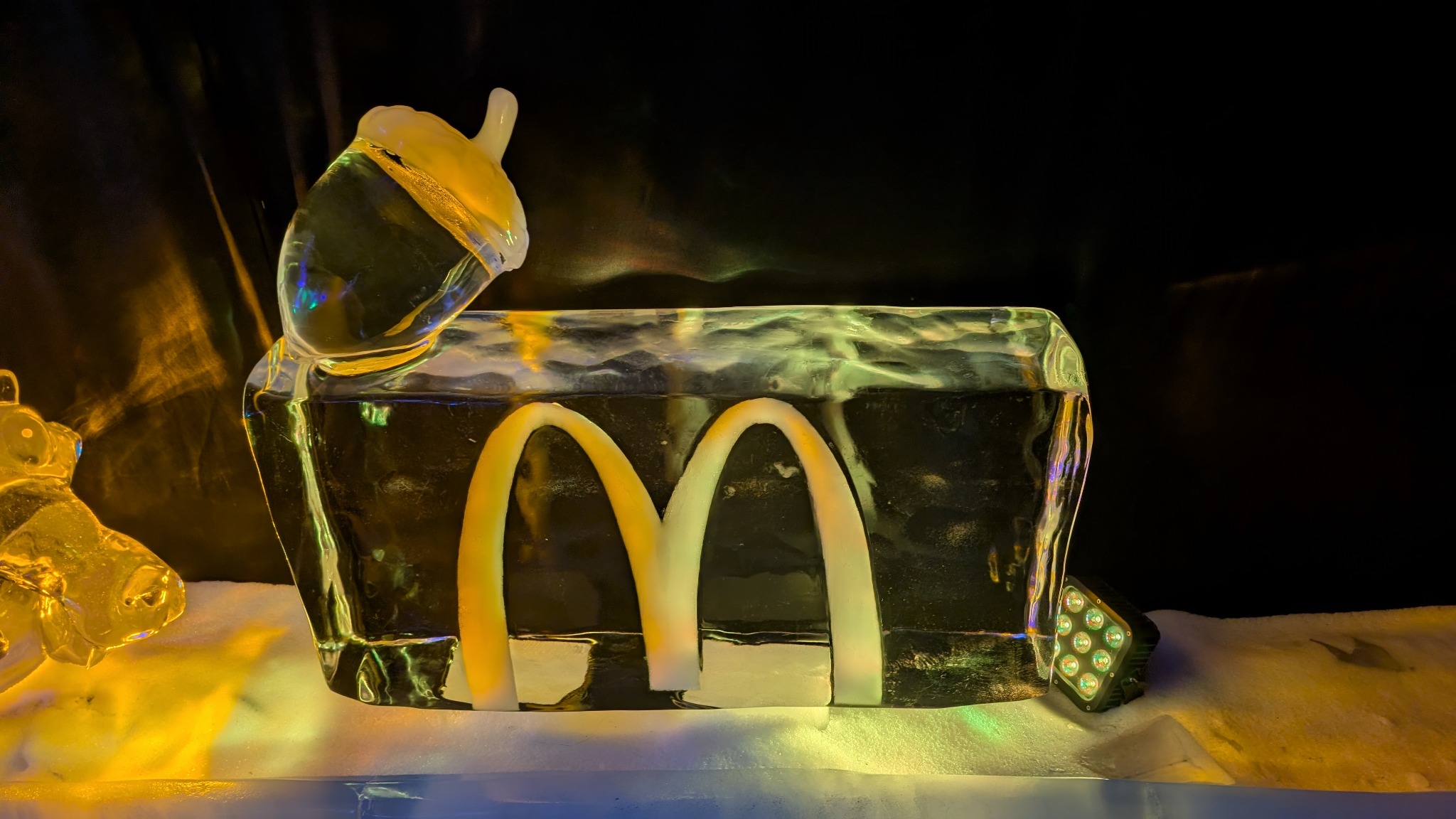 McDonalds-Motiv aus Eis