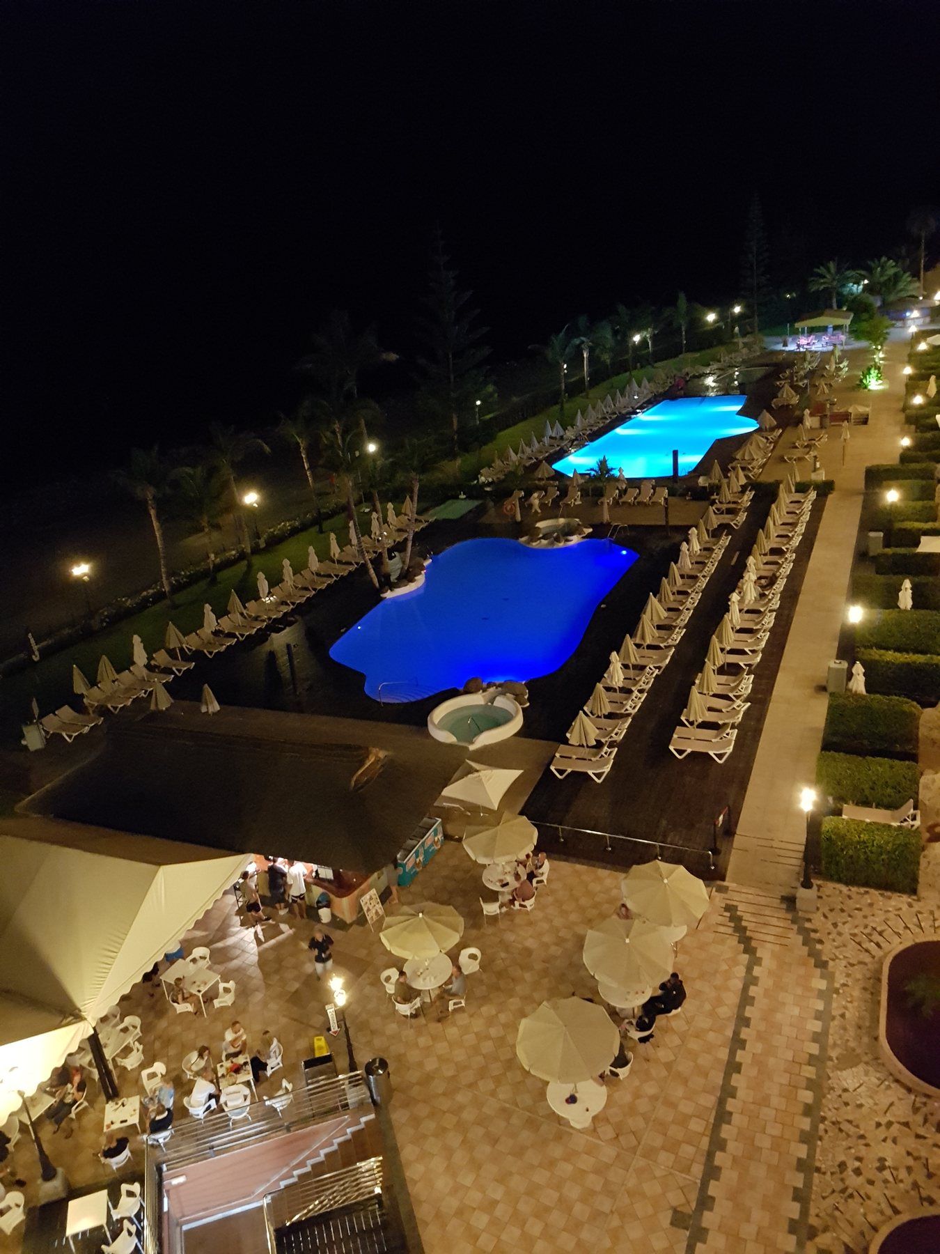 Poollichter bei Nacht
